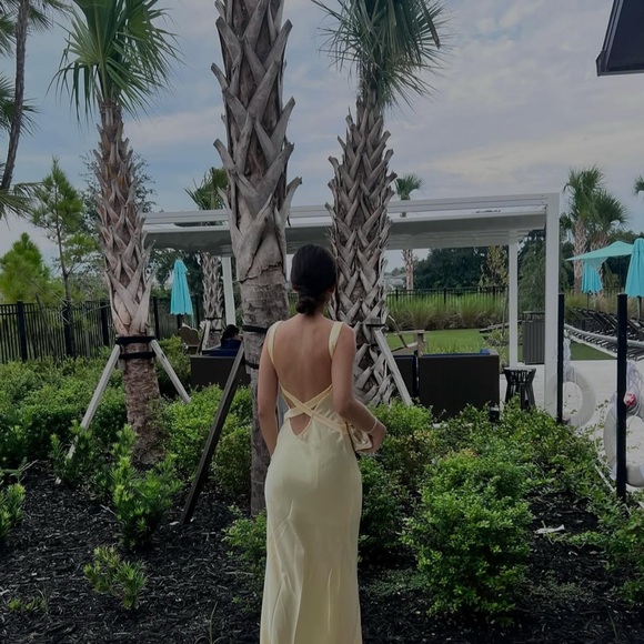 Elegant Yellow Backless Dress - Picture 1 of 2